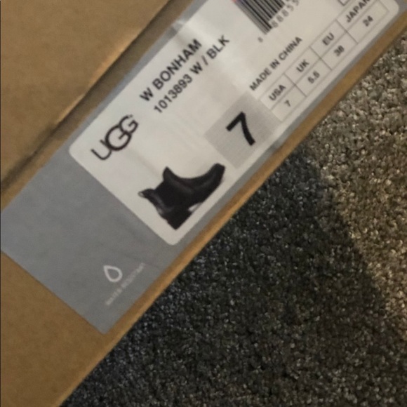 UGG BOOTS SIZE 7 - only worn a few times - Picture 2 of 8
